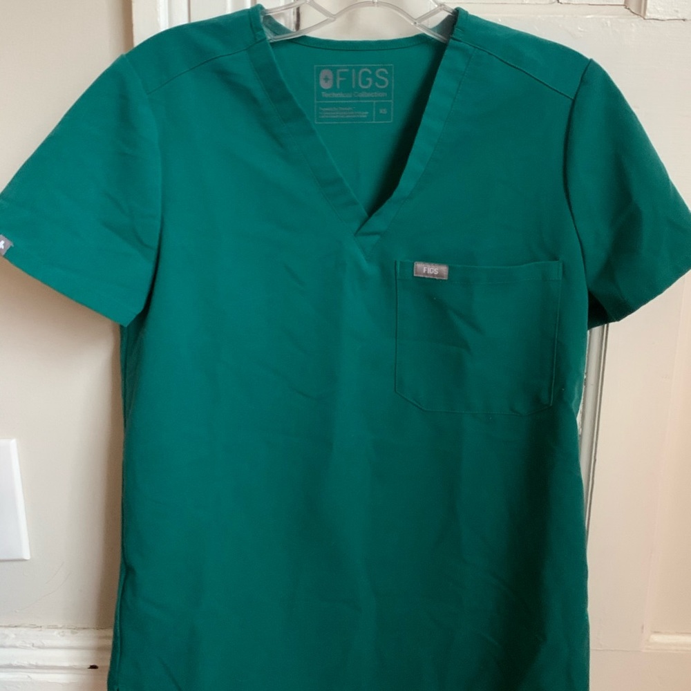 Figs scrub tops